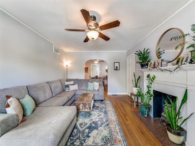 Foto del edificio - 5834 Goodwin Ave