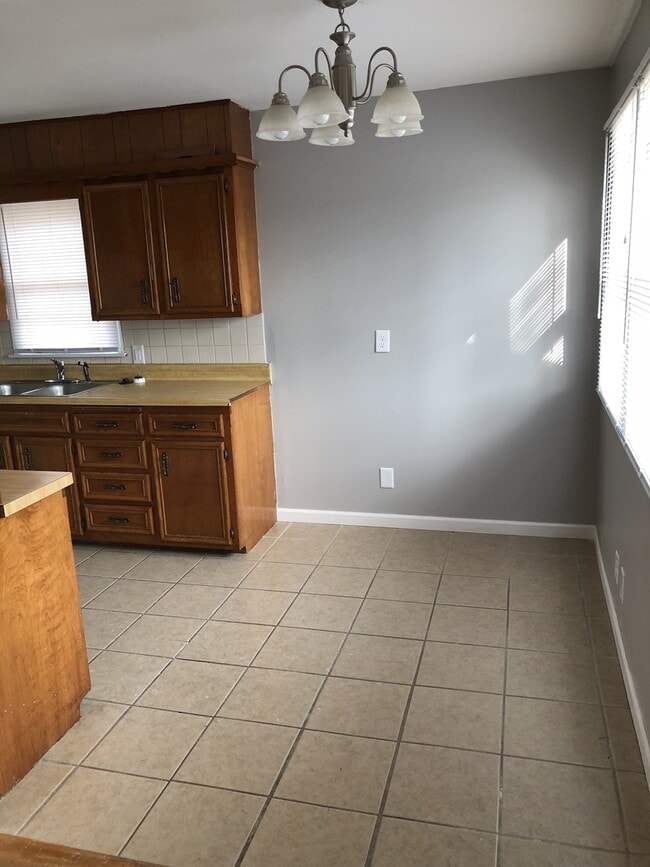 Building Photo - ***Coming available in April - showings start April 6th***