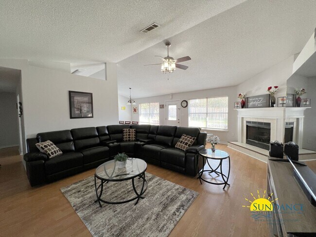 Building Photo - Spacious 4 Bedrooms in South Crestview!