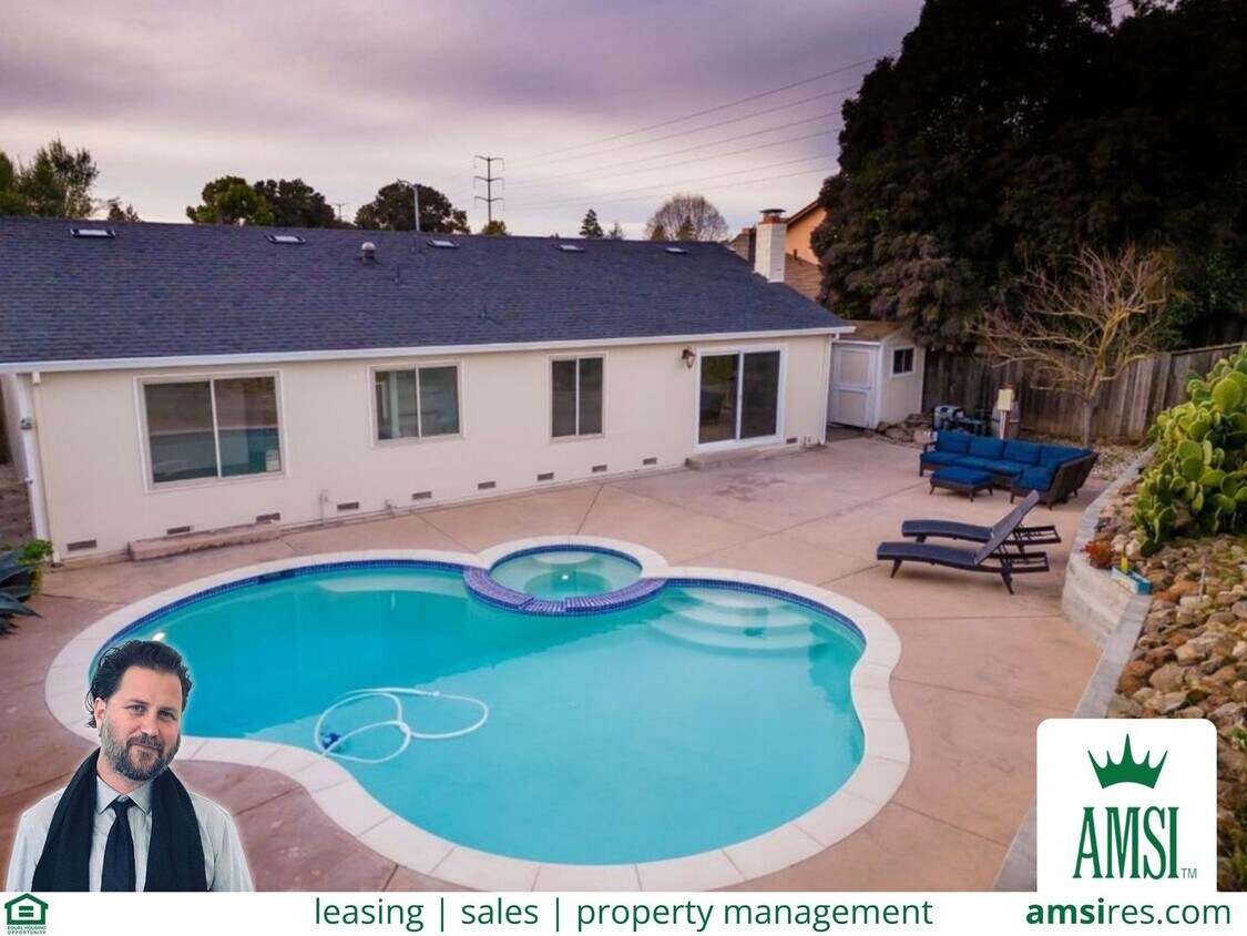 Foto principal - Coming Soon! West Santa Rosa home w/Backya...