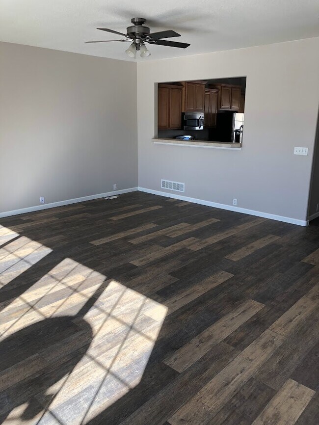 Foto del edificio - 1005 Burning Bush Point