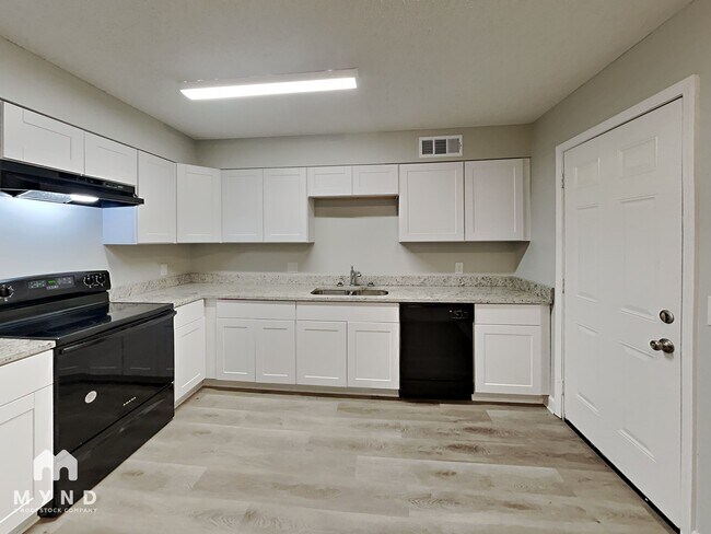 Foto del edificio - 4645 Sandy Park Dr