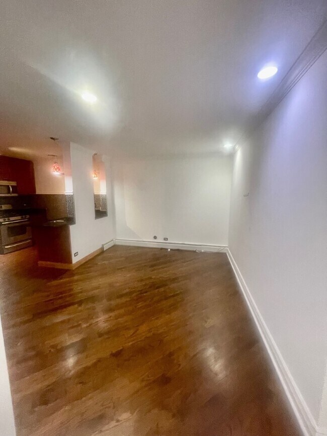 Foto del edificio - 7306 N Winchester Ave