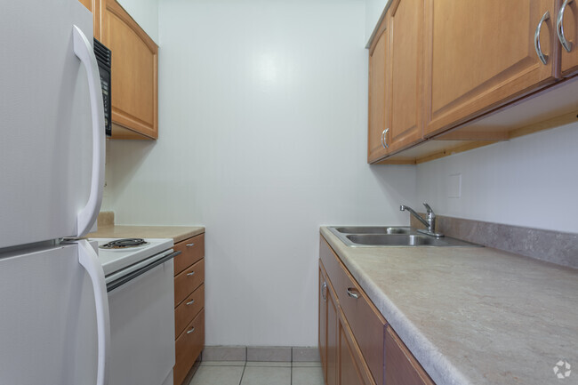 Colonial renovated galley kitchen - Ryan Place