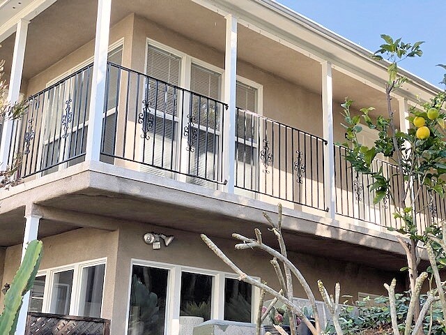 Foto del edificio - 1403 S Beverly Glen Blvd