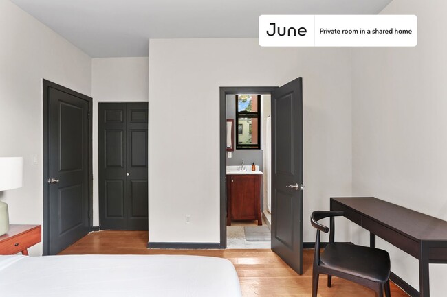 Building Photo - Private bedroom in 4 bed/3 bath Home