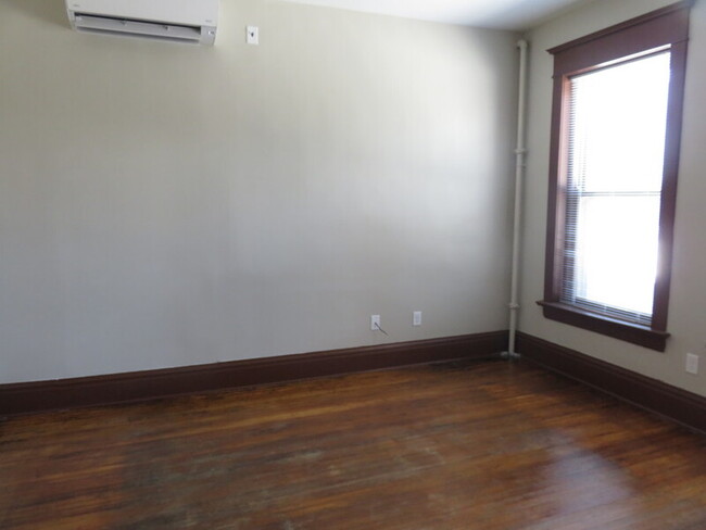 Foto del edificio - 608 W 3rd St