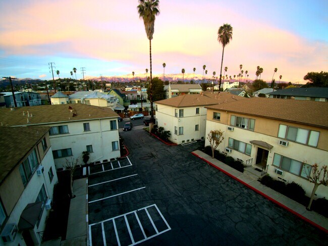 Building Photo - 6400 Roble Ave