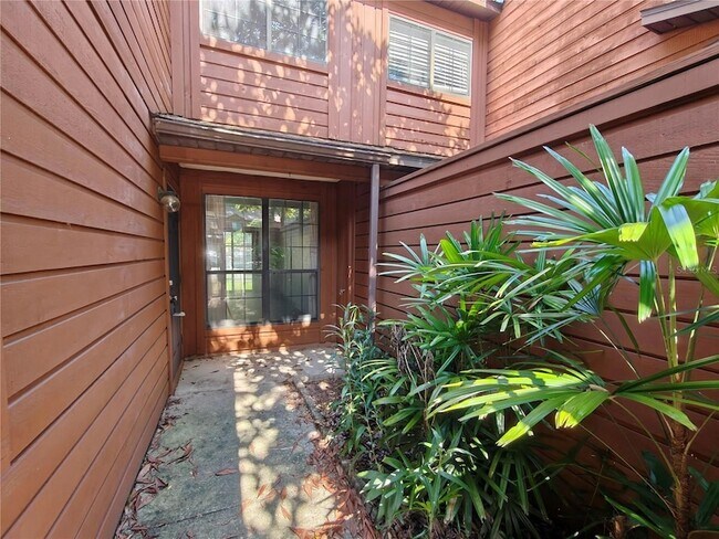 Foto del edificio - 830 SW 56th Terrace
