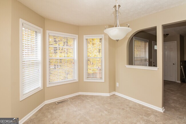 Foto del edificio - 127 Kingswood Dr