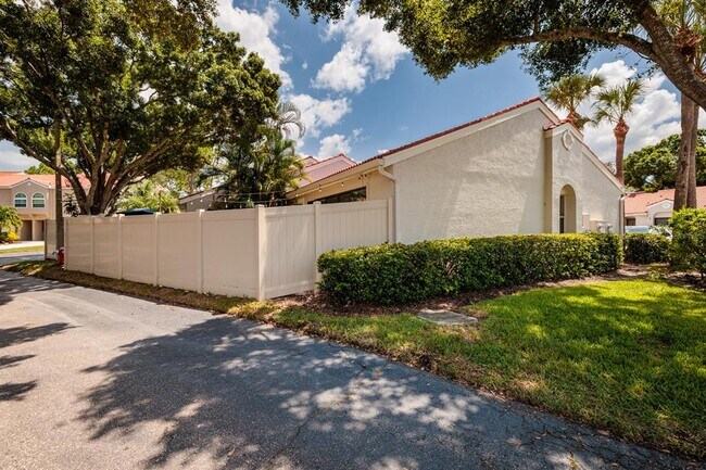 Foto del edificio - 4787 Palermo Ct NE