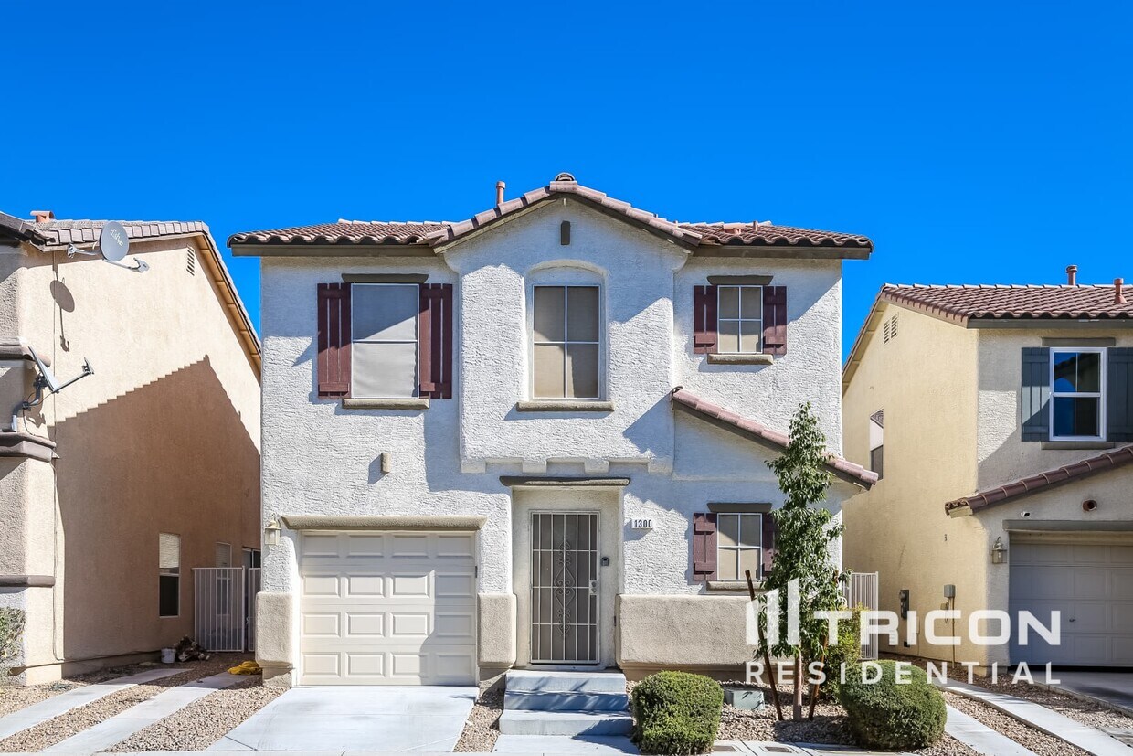 Foto principal - 1300 Golden Apple St