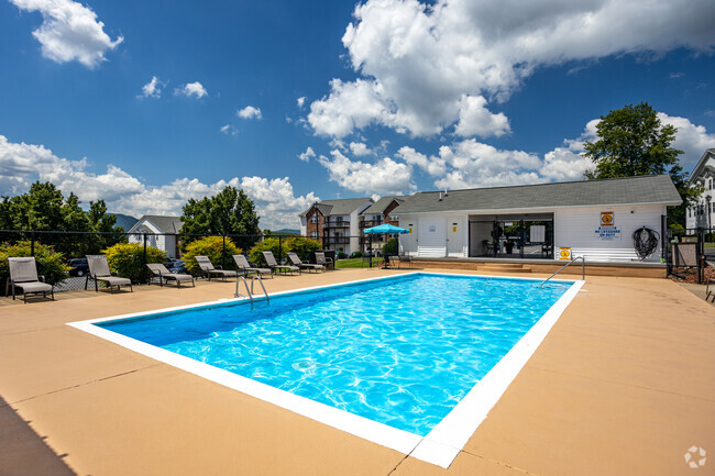 Piscina - Bradley Hills Apartments