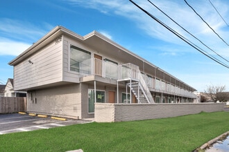 Building Photo - 1408 Hughes St- Minutes From UH
