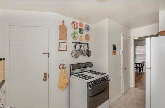 Foto del edificio - 13582 Cedar Rd