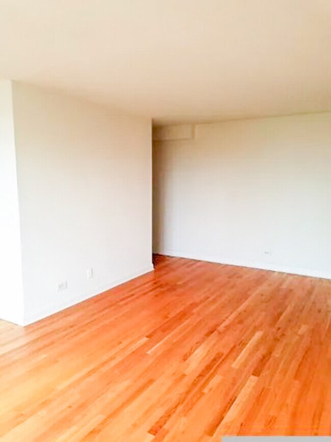 Foto del edificio - 3710 N Pine Grove Ave