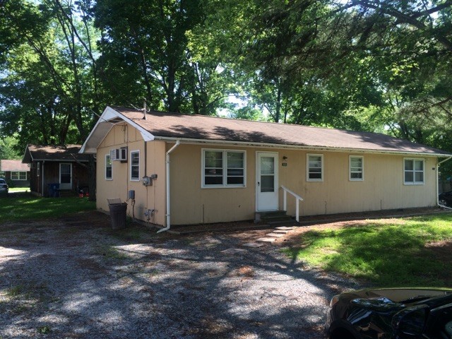 Primary Photo - 100 Parkview Ln