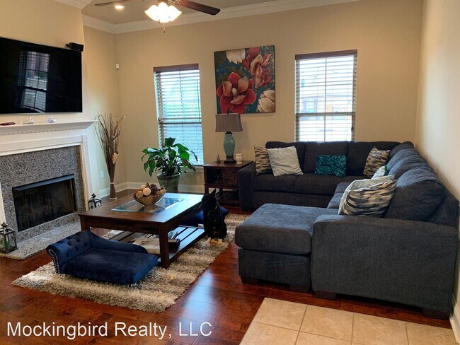 Building Photo - 3 br, 2 bath House - 2703 E. Crescent Cove