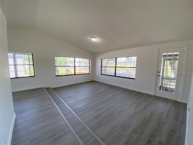 Building Photo - 28046 Lois Dr