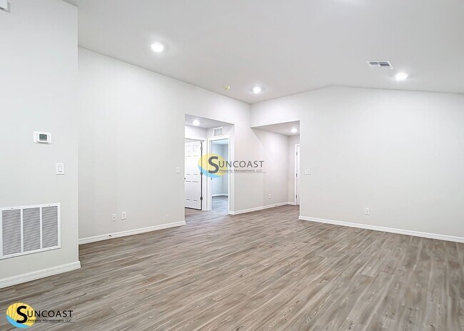 Foto del edificio - 26100 Explorer Rd