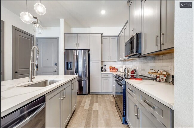 Foto del edificio - 2700 Old Denton Rd