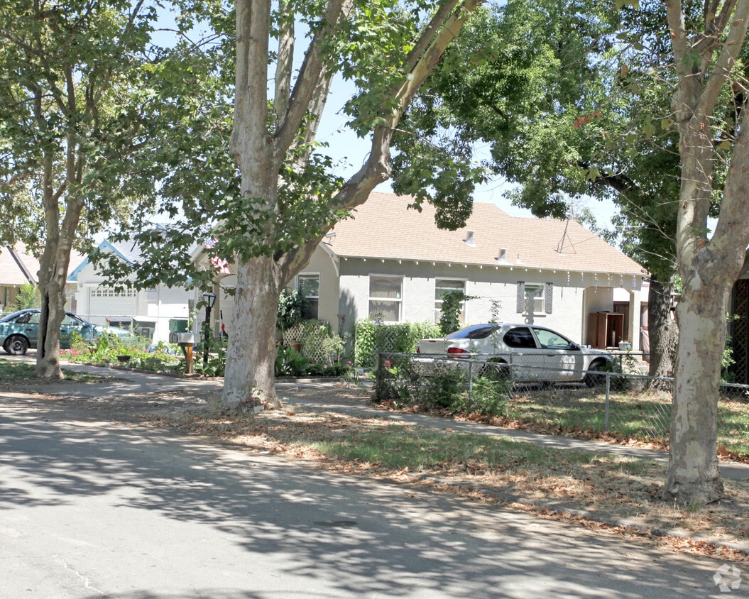 Building Photo - 144 S Santa Ana Ave