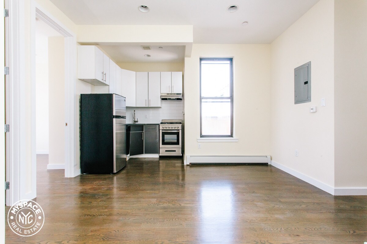 Primary Photo - 400 Stanhope St