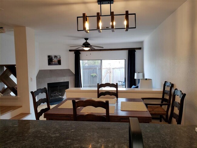 Foto del edificio - 1411 Gracy Farms Ln