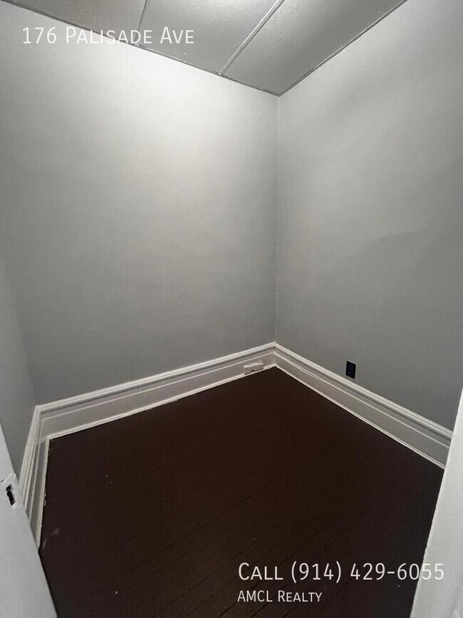 Building Photo - 176 Palisade Ave