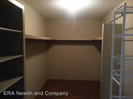 Building Photo - 2504 Lindenwood Dr