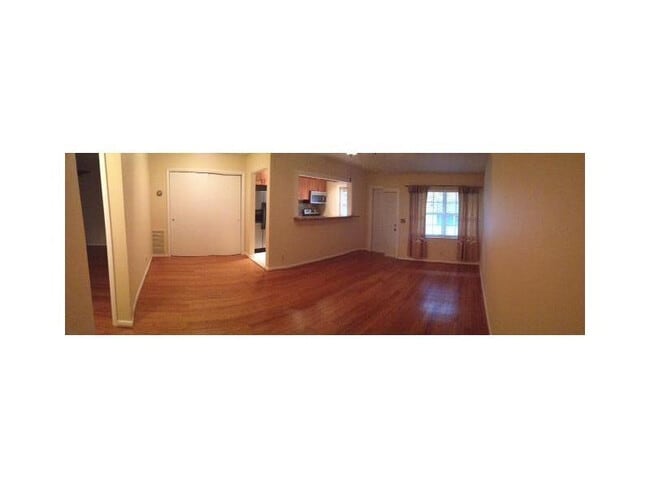 Building Photo - 2404 NE 33rd Ave