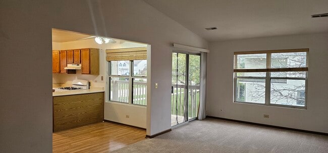 Foto del edificio - 301 Village Creek Dr