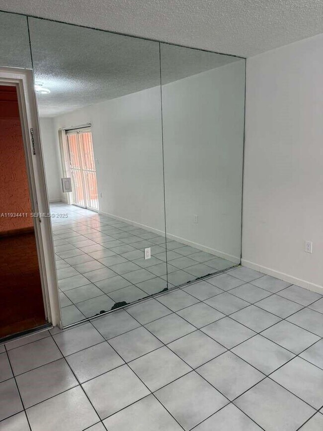 Foto del edificio - 505 NW 72nd Ave