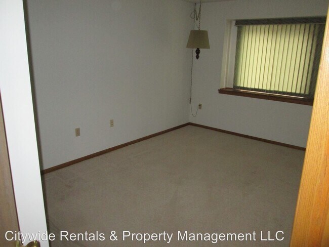 Building Photo - 2 br, 2 bath Apartment - 3651 E Barbara Ct #8