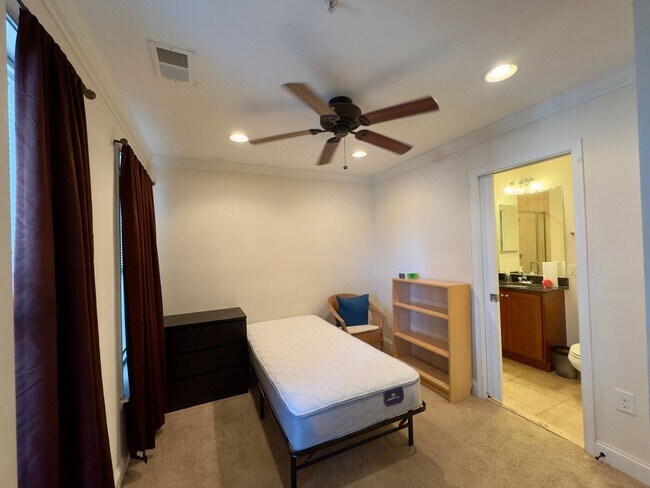 Foto del edificio - Charming 2 Bedroom/2 Bathroom Townhome near Patterson Park, Baltimore, MD!