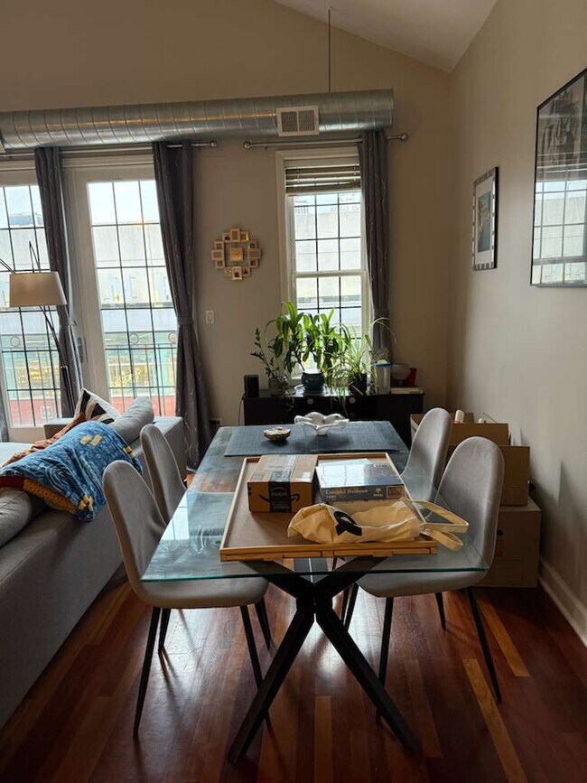 Foto del edificio - 2650 N Halsted St