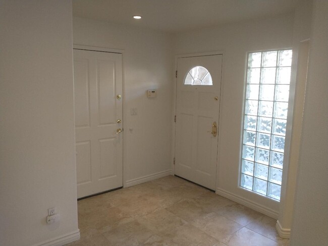 Foto del edificio - 17740 Merridy St
