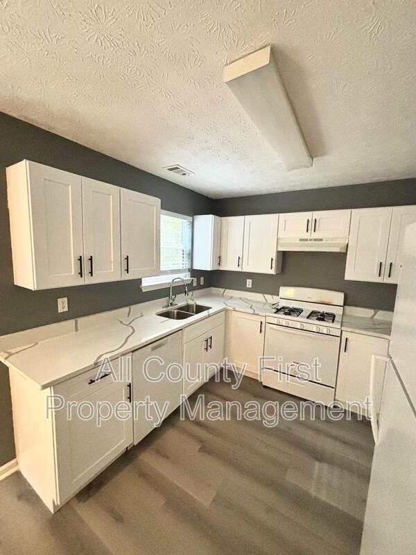Building Photo - 4504 Carriage Park Dr