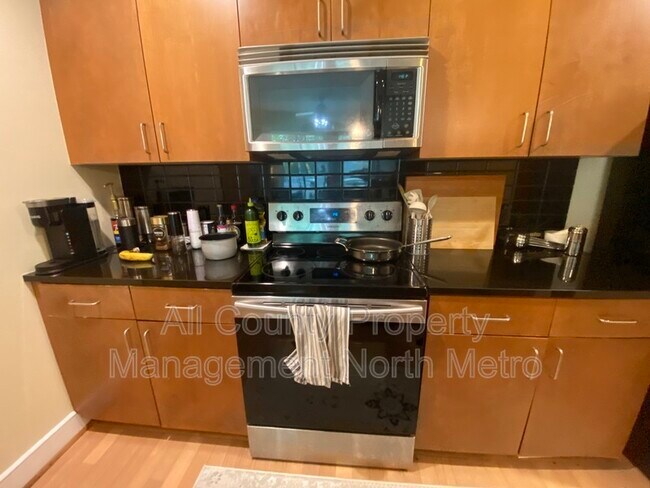 Foto del edificio - 950 W Peachtree St NW