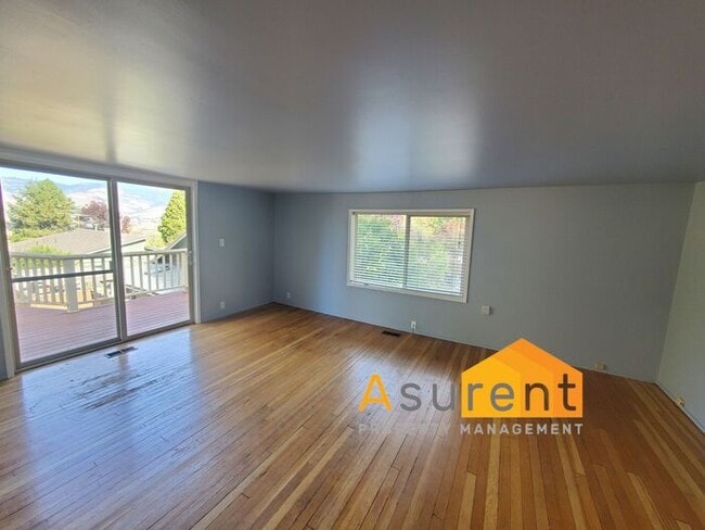 Building Photo - Cute 2 Bedroom 1 Bathroom Rental Available...