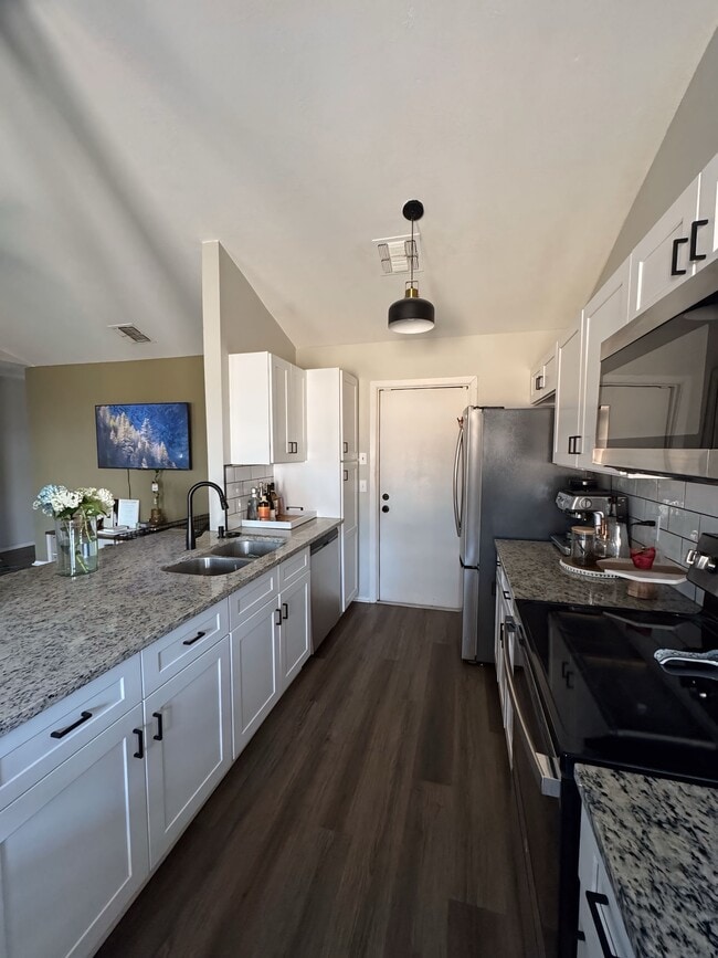 Building Photo - 7427 Slippery Elm St