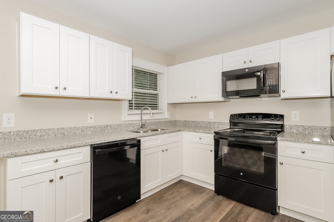 Foto del edificio - 66 Seminole Rd NE