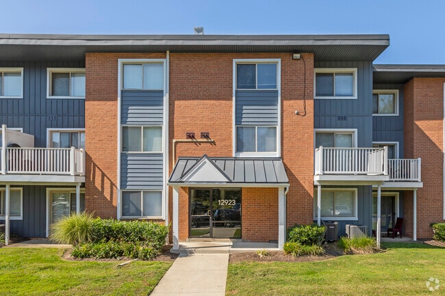 Building Photo - Woodland Apartments