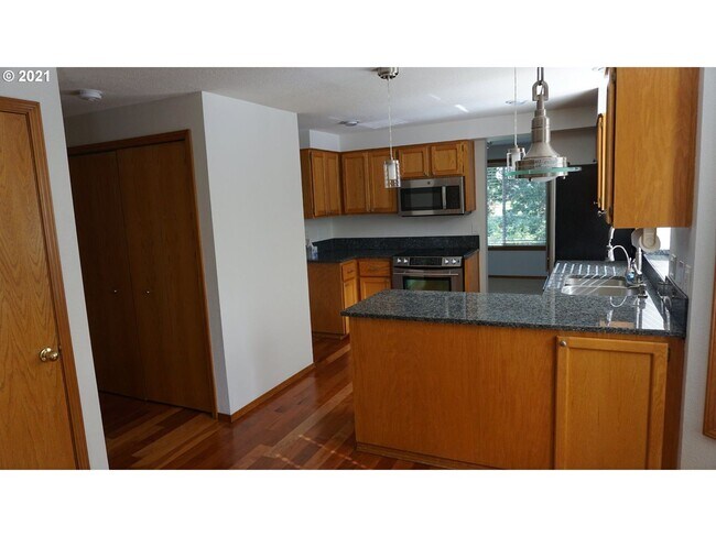 Foto del edificio - Charming 3-Bedroom Home with Covered Patio...