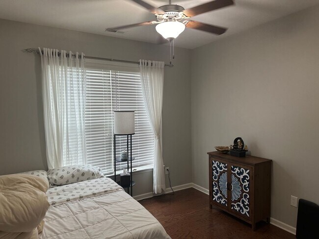 Foto del edificio - 4 Bedrooms/2 Full Baths Home  Johnson City, TN 37615