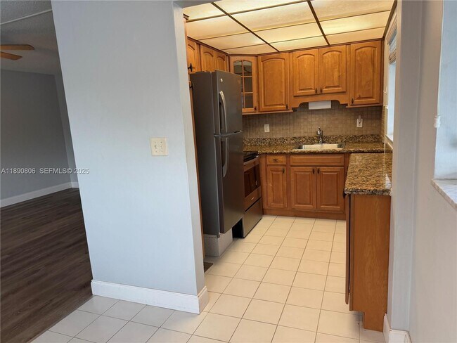 Foto del edificio - 2020 NE 51st Ct