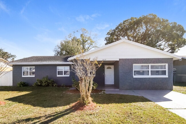 Building Photo - 2022 Valencia Cir