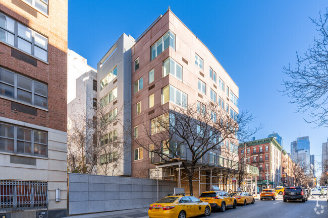 Building Photo - 653 10th Ave