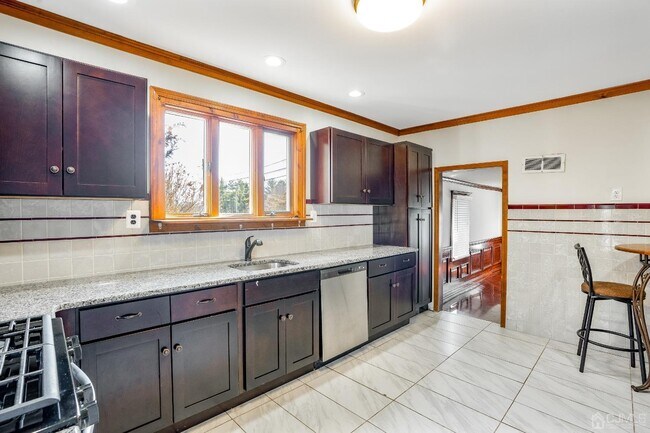Building Photo - 40 Amboy Rd