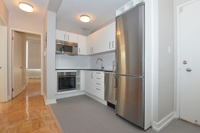Building Photo - 263 Russell Hill Rd